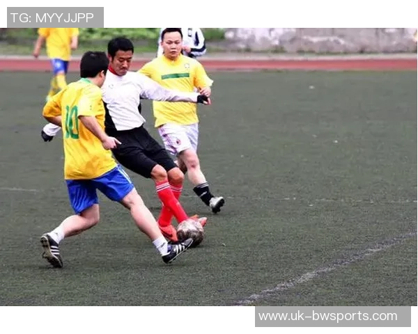 成都室内足球热潮来袭体验全新运动乐趣与激情对决